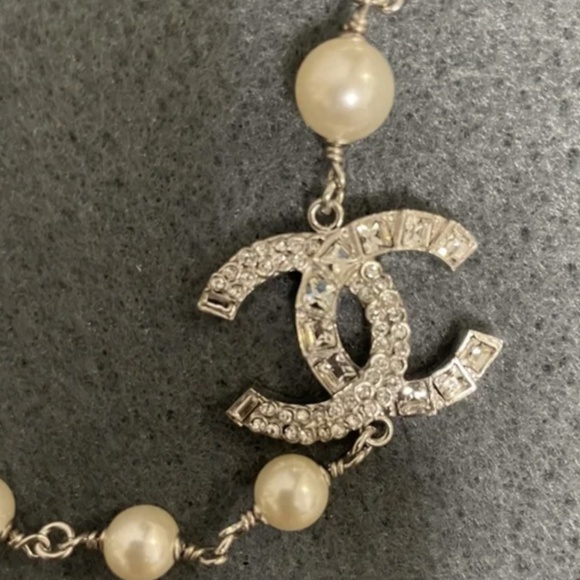 Chanel Pearl Logo Necklace - Picture 4 of 10